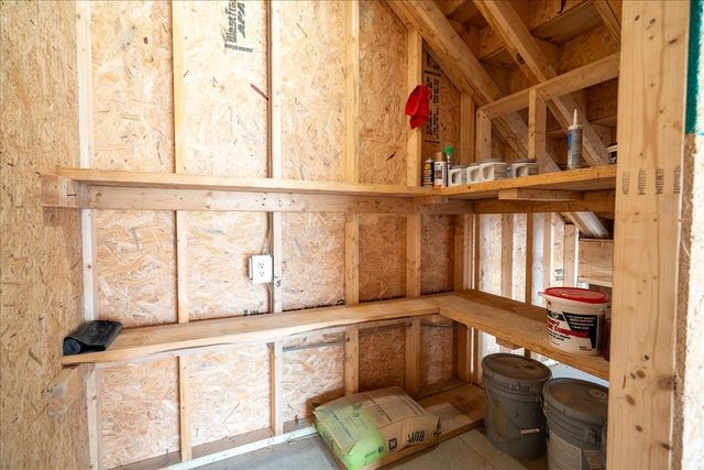 114 Hurst Dr, Leoma, TN 38468