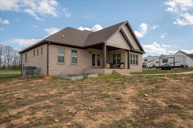 114 Hurst Dr, Leoma, TN 38468