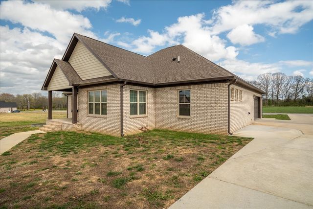 114 Hurst Dr, Leoma, TN 38468