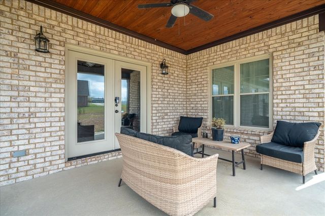 114 Hurst Dr, Leoma, TN 38468