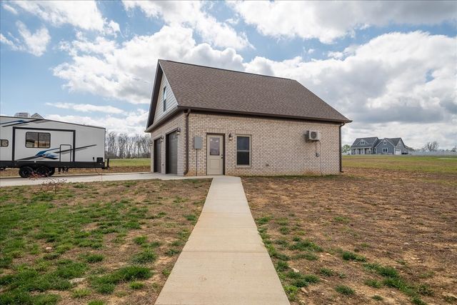114 Hurst Dr, Leoma, TN 38468