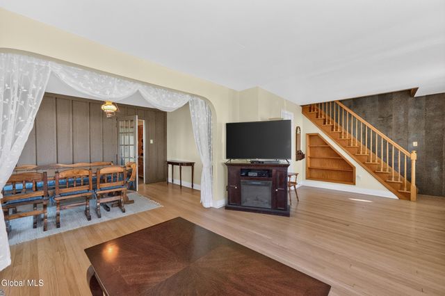 77 Oakdale Avenue, Rotterdam, NY 12306