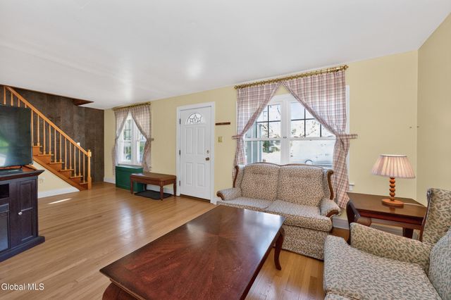 77 Oakdale Avenue, Rotterdam, NY 12306