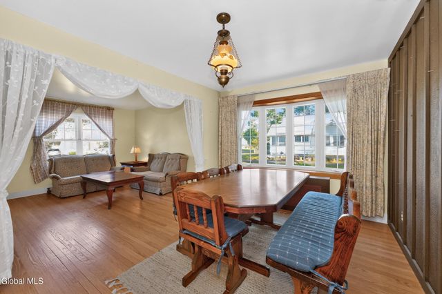 77 Oakdale Avenue, Rotterdam, NY 12306