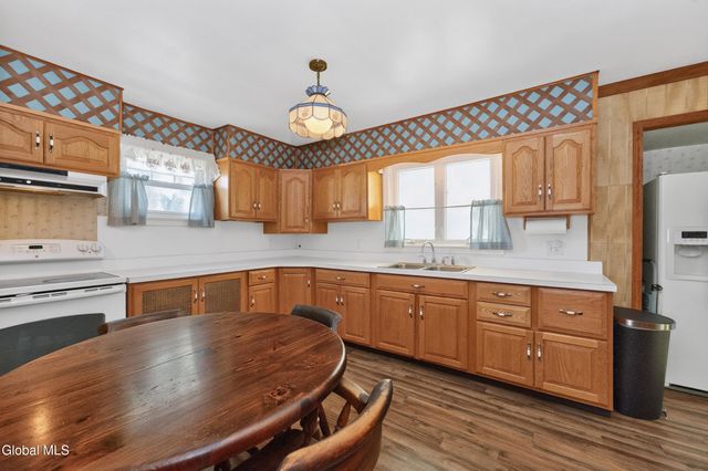 77 Oakdale Avenue, Rotterdam, NY 12306