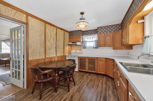 77 Oakdale Avenue, Rotterdam, NY 12306