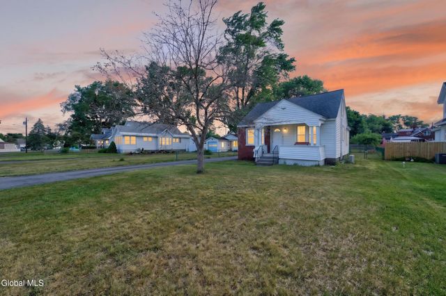 77 Oakdale Avenue, Rotterdam, NY 12306
