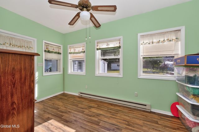 77 Oakdale Avenue, Rotterdam, NY 12306