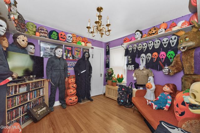 77 Oakdale Avenue, Rotterdam, NY 12306