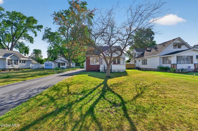 77 Oakdale Avenue, Rotterdam, NY 12306