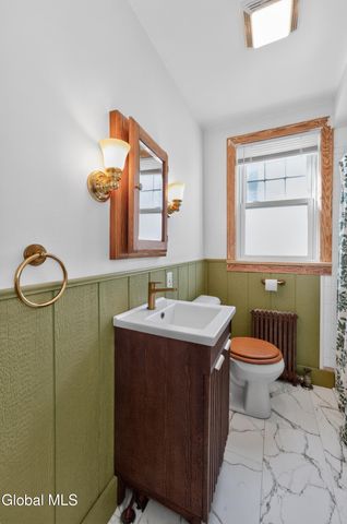77 Oakdale Avenue, Rotterdam, NY 12306