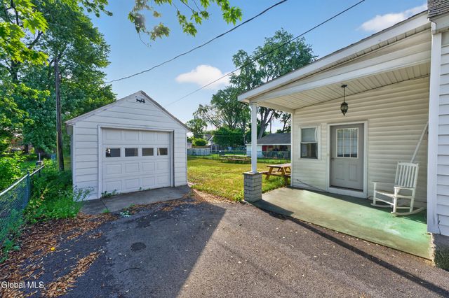77 Oakdale Avenue, Rotterdam, NY 12306