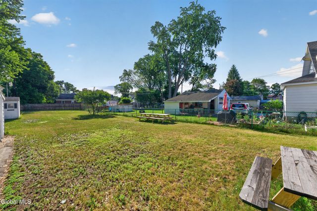 77 Oakdale Avenue, Rotterdam, NY 12306