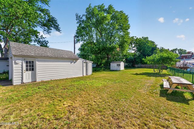 77 Oakdale Avenue, Rotterdam, NY 12306
