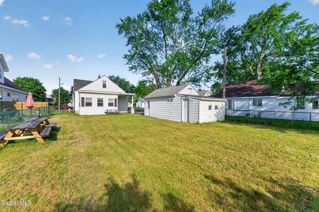 77 Oakdale Avenue, Rotterdam, NY 12306