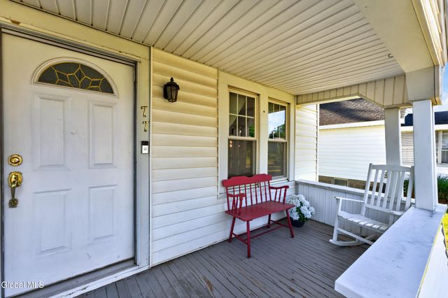 77 Oakdale Avenue, Rotterdam, NY 12306