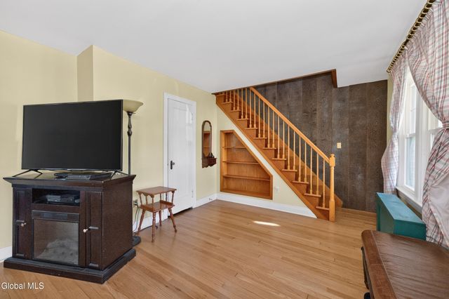 77 Oakdale Avenue, Rotterdam, NY 12306