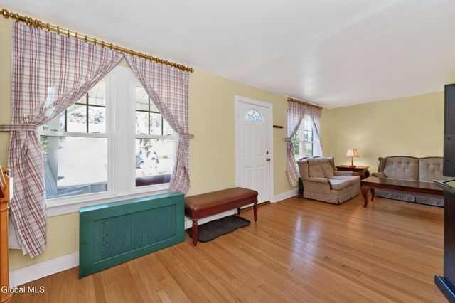 77 Oakdale Avenue, Rotterdam, NY 12306