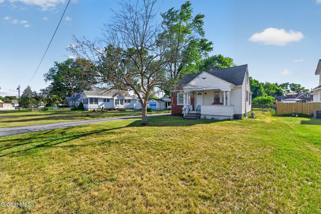 77 Oakdale Avenue, Rotterdam, NY 12306