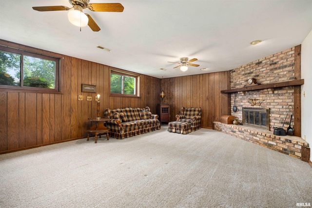 6307 N POST OAK Road, Peoria, IL 61615