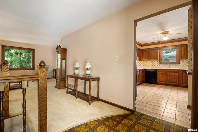 6307 N POST OAK Road, Peoria, IL 61615