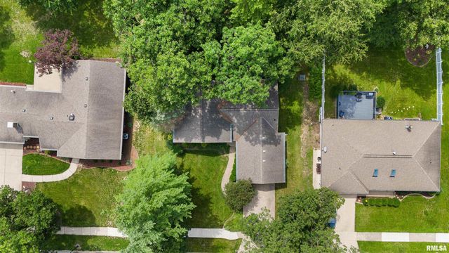 6307 N POST OAK Road, Peoria, IL 61615