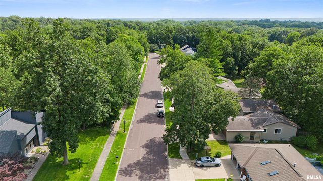 6307 N POST OAK Road, Peoria, IL 61615