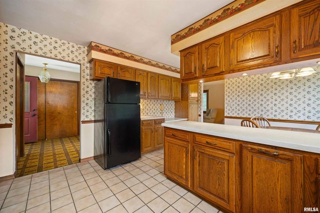 6307 N POST OAK Road, Peoria, IL 61615