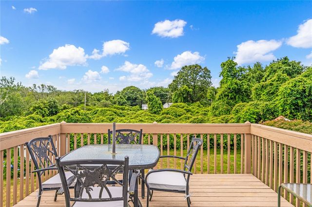 39 President Drive, Narragansett, RI 02882