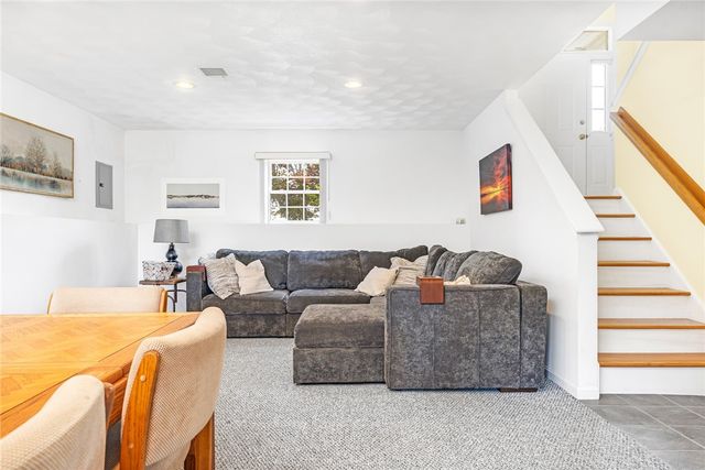 39 President Drive, Narragansett, RI 02882