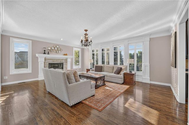 4549 W 141st Terrace, Leawood, KS 66224