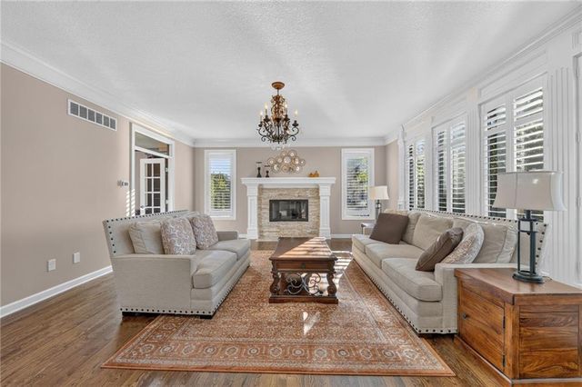 4549 W 141st Terrace, Leawood, KS 66224