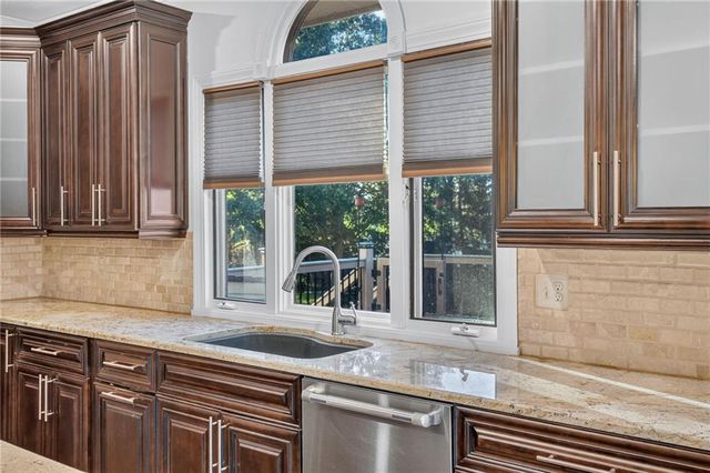 4549 W 141st Terrace, Leawood, KS 66224