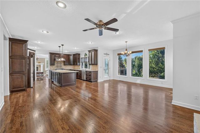 4549 W 141st Terrace, Leawood, KS 66224