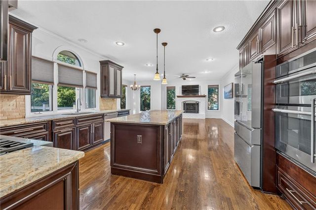 4549 W 141st Terrace, Leawood, KS 66224