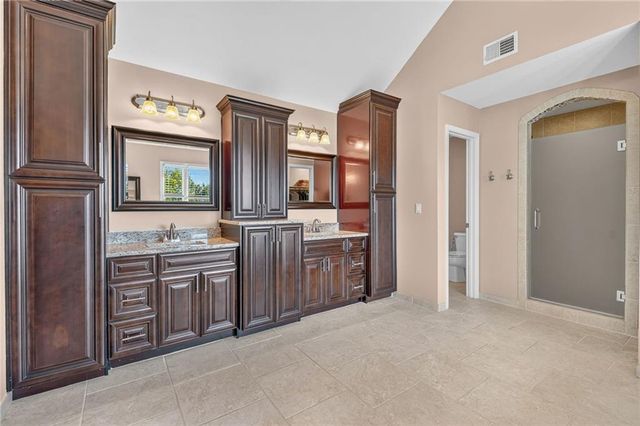 4549 W 141st Terrace, Leawood, KS 66224