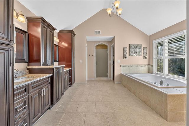 4549 W 141st Terrace, Leawood, KS 66224