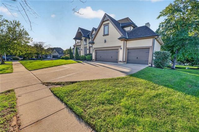 4549 W 141st Terrace, Leawood, KS 66224