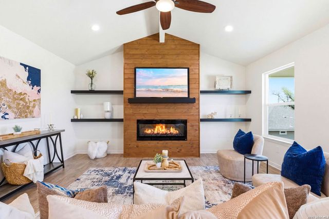 684 Appaloosa, Fischer, TX 78623