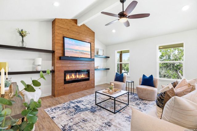 684 Appaloosa, Fischer, TX 78623