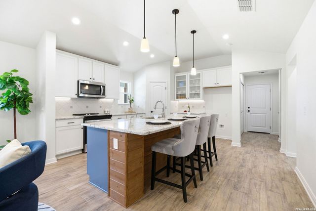 684 Appaloosa, Fischer, TX 78623