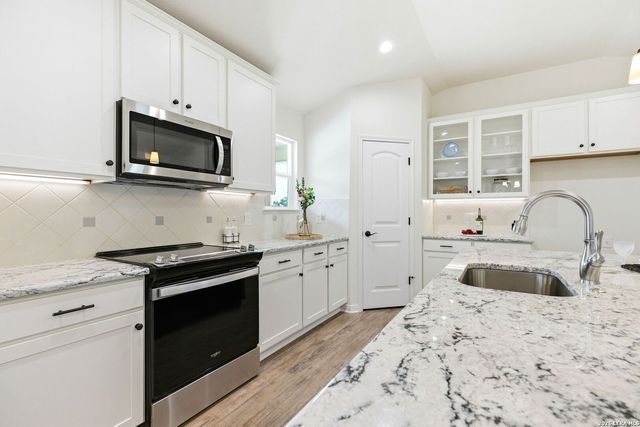 684 Appaloosa, Fischer, TX 78623