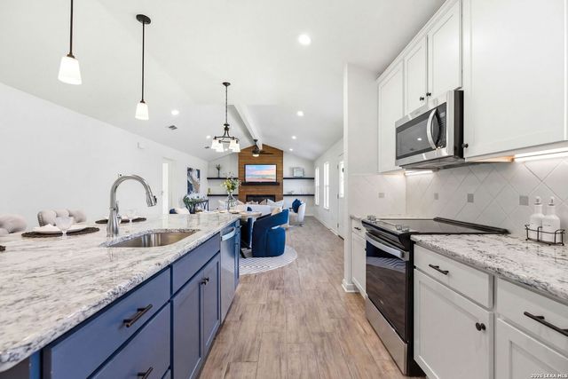 684 Appaloosa, Fischer, TX 78623