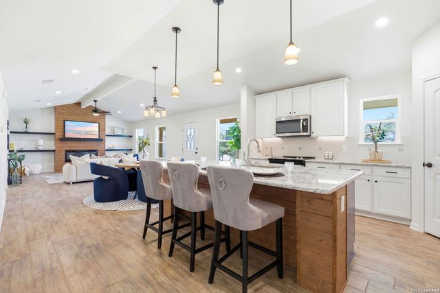 684 Appaloosa, Fischer, TX 78623