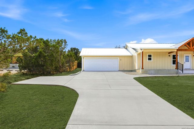 684 Appaloosa, Fischer, TX 78623