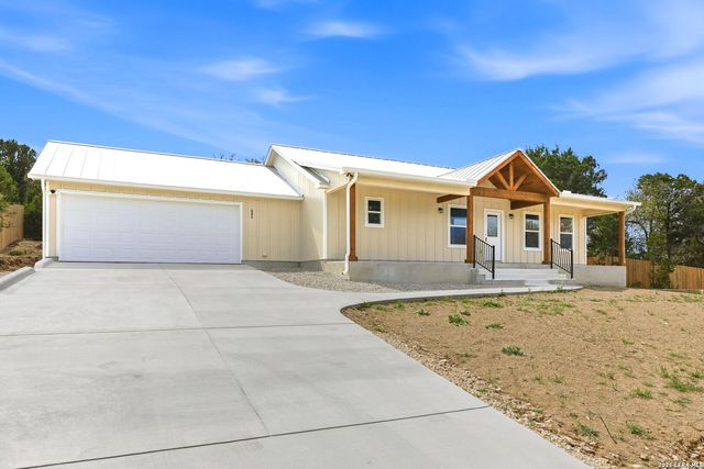 684 Appaloosa, Fischer, TX 78623