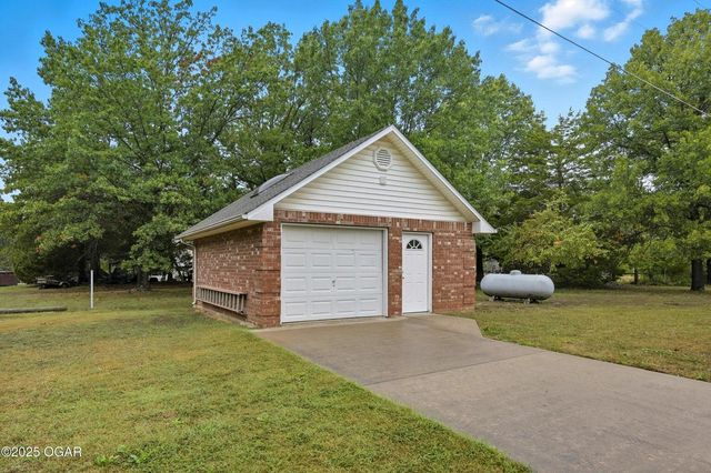 13194 Kirkwood Lane, Neosho, MO 64850