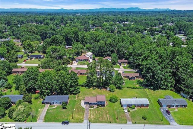 25 Amy Lane, Taylors, SC 29687