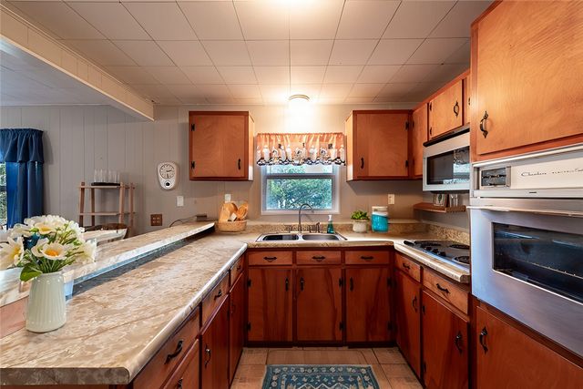 9506 Sommerville Terrace, Burton, TX 77835