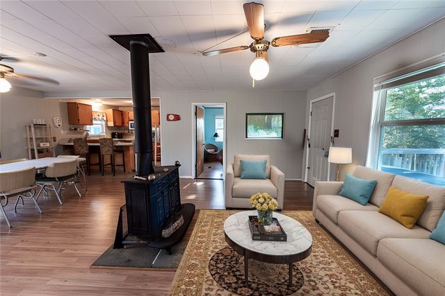 9506 Sommerville Terrace, Burton, TX 77835